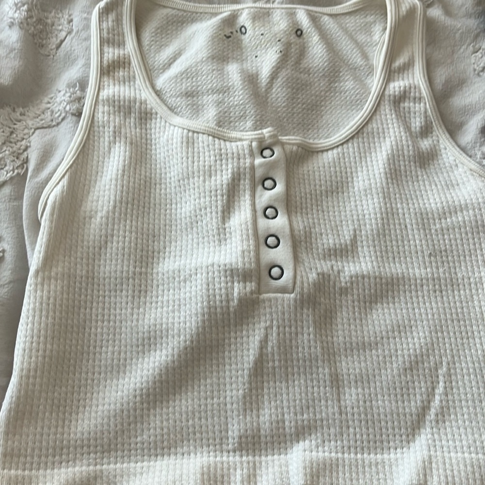 WHITE CROPPED TANK BUTTON HALF DOWN SIZE S